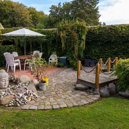 Haus Am Teich Holiday home Freest